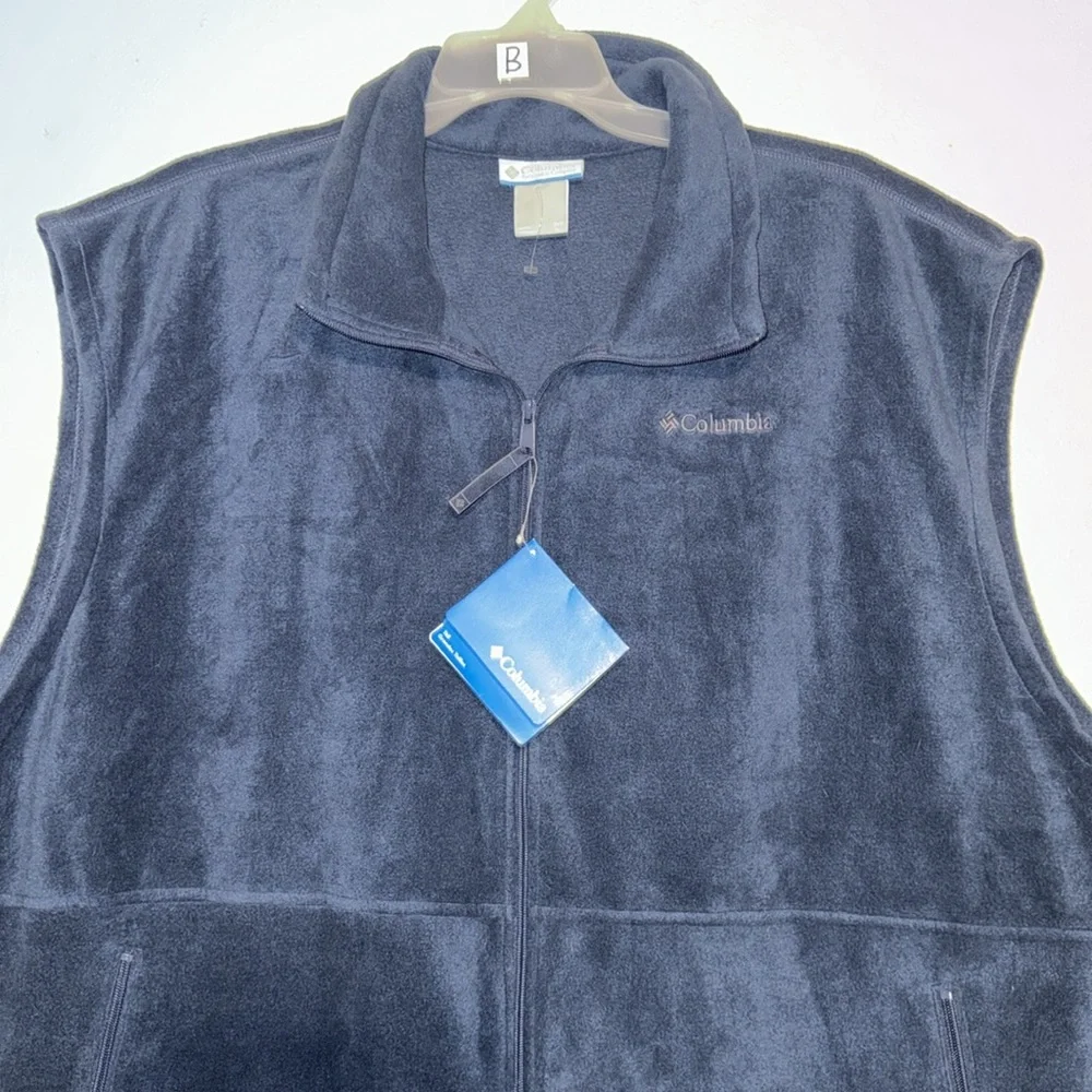 New Columbia Men's Cathedral Peak Vest